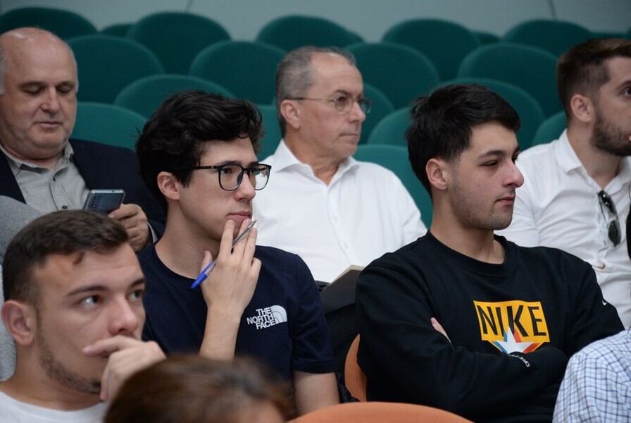 maior_N28xdeAe84xyFHhokEGwTTlzJe0lPdOY.jpeg