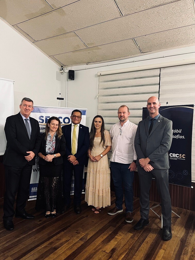 crcsc-ministra-palestra-sobre-decore-eletronica-em-indaial